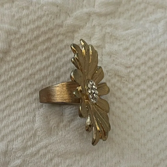 Fun flower ring - Picture 10 of 12